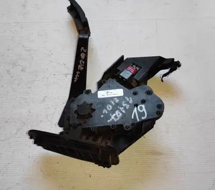 Accelerator throttle pedal