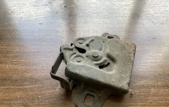 Chrysler Sebring (ST-22 - JR) Engine bonnet/hood lock/catch