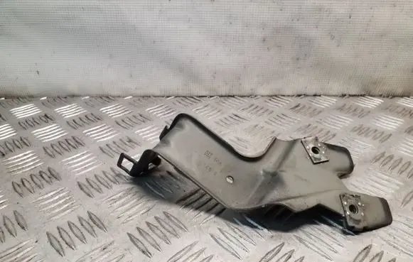 Opel Insignia A Fender mounting bracket