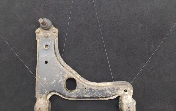 Opel Zafira B Front lower control arm/wishbone 90498738
