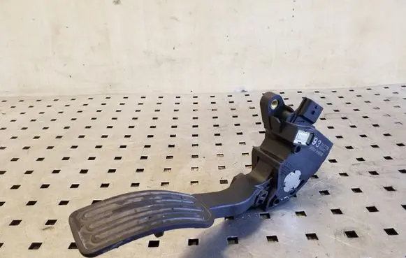 Nissan Juke I F15 Accelerator throttle pedal 180021HM0B 32710B00341