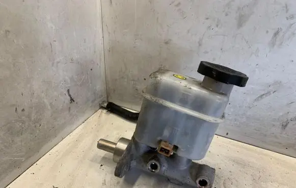 Master brake cylinder