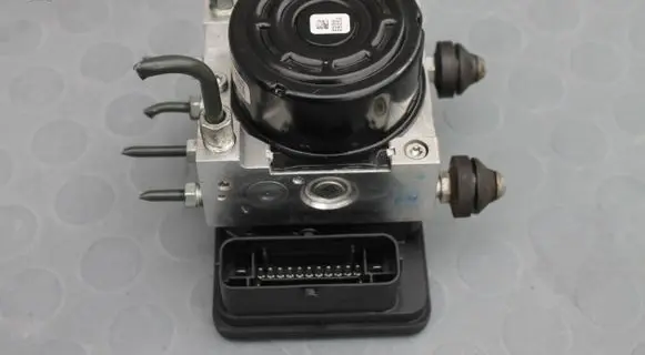 Nissan Note (E12) ABS Pump 3VU0C
