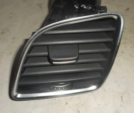 Audi Q3 8U Dash center air vent grill 8U1820901E