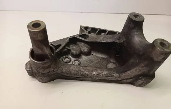 Skoda Octavia Mk3 (5E) Engine mounting bracket 04L199207