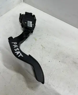 Audi A6 S6 C5 4B Accelerator throttle pedal 8D1721523