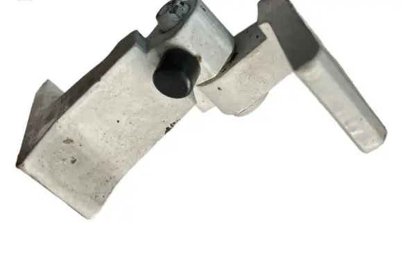 Volkswagen Golf VII Front door lower hinge 8K0831401P