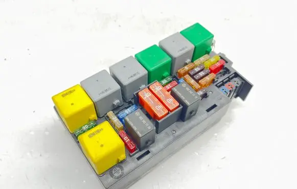 Mercedes-Benz ML W164 Fuse module A1645400672