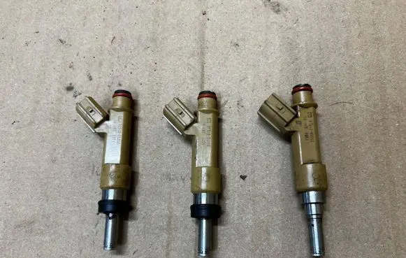 Toyota Auris E180 Fuel injector 232500T030