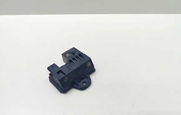 BMW 5 F10 F11 Glow plug pre-heat relay 8519472 851947202