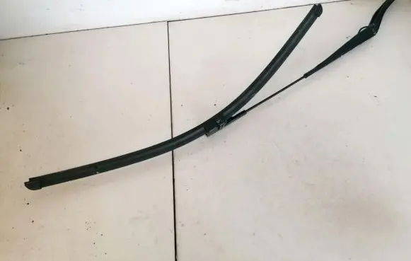 Volvo V50 Front wiper blade arm 30698249