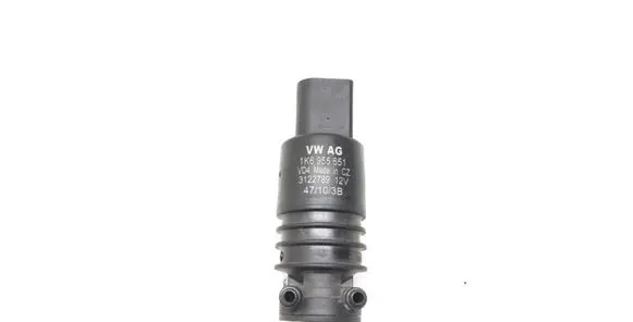 Volkswagen Touareg II Windscreen/windshield washer pump 1K6955651 3122789