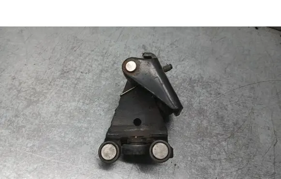 Citroen Berlingo Fender mounting bracket 