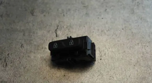 Volvo S60 Central locking switch button 31318990 11W431