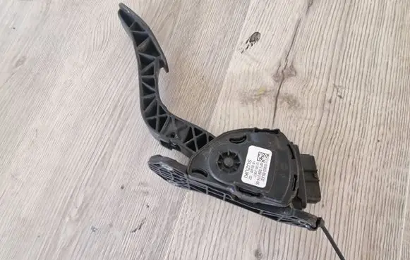 Suzuki Grand Vitara II Accelerator throttle pedal 590065J02