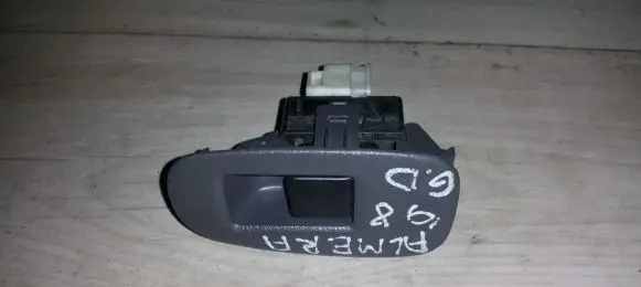 Nissan Almera Electric window control switch