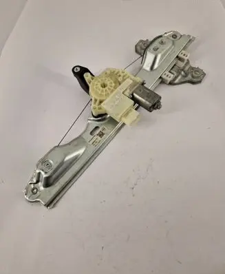 Nissan Qashqai Front window lifting mechanism without motor 82700HV00A