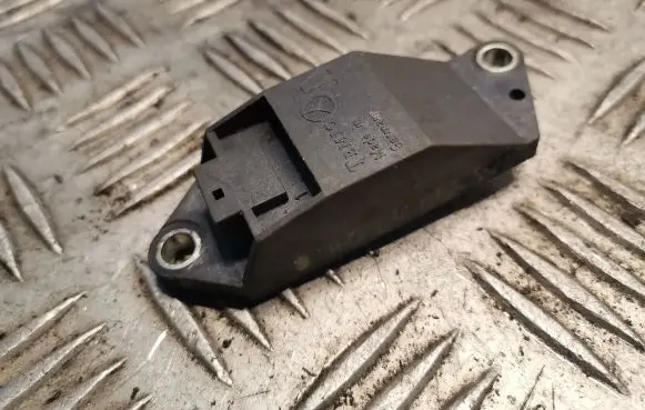 Mercedes-Benz E W211 Airbag deployment crash/impact sensor 0018209326