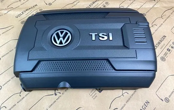 Volkswagen Golf VII Engine cover (trim) 06K103925P