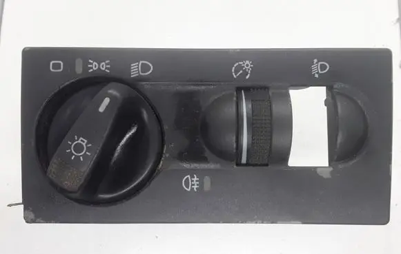 Volkswagen Golf III Light switch 1H6941531N
