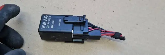 Audi A5 8T 8F Glow plug pre-heat relay 038907281B