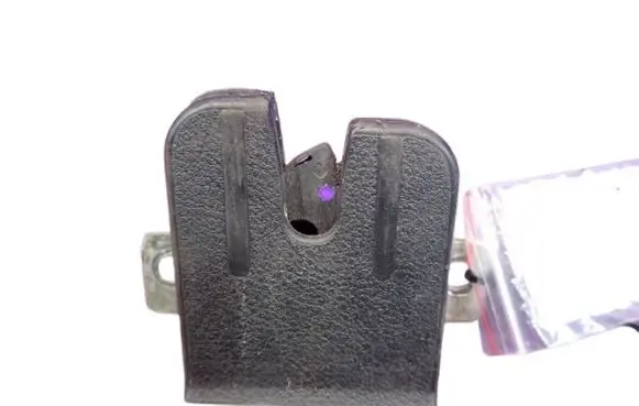 Volkswagen Polo IV 9N3 Tailgate/trunk/boot lock/catch/latch 