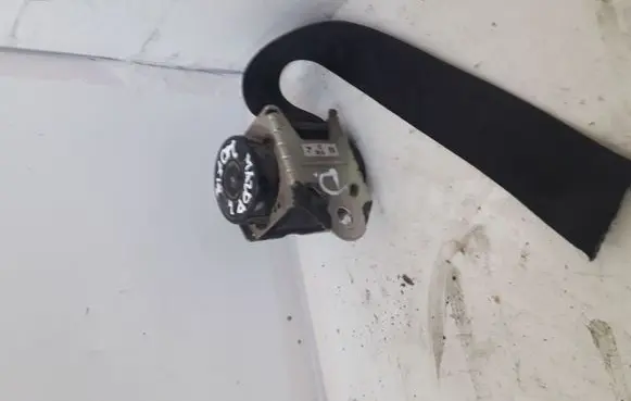 Mazda 3 I Front seatbelt