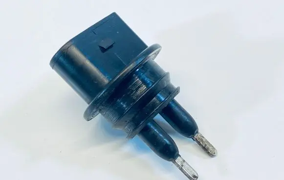 Volkswagen PASSAT B6 Windshield washer fluid level sensor 7M0919376