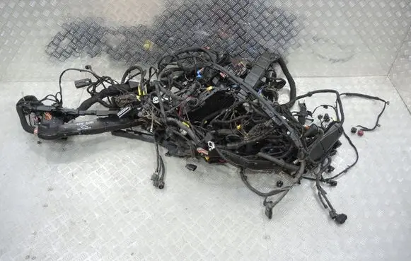 Porsche Cayenne (92A) EUR ISO radio connector 