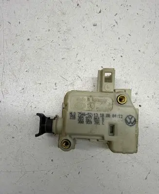 Volkswagen Golf IV Tailgate boot lock/latch motor 3B5827061B 3B0959781C