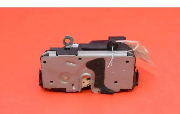 Opel Meriva B Front door lock 13258271