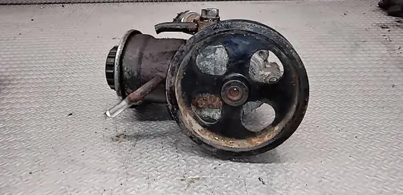 Toyota Corolla Verso AR10 Power steering pump