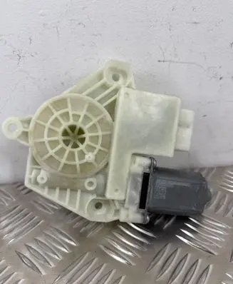 Skoda Fabia Mk3 (NJ) Front door electric window regulator 5JA959812K A66993113
