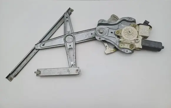 Toyota Avensis T250 Front door window regulator with motor 6981005050