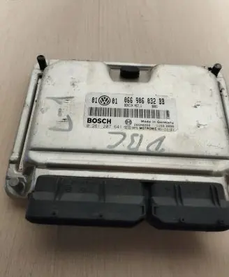 Volkswagen PASSAT B5.5 Engine control unit/module 066906032BB 26SA8208 0261207641