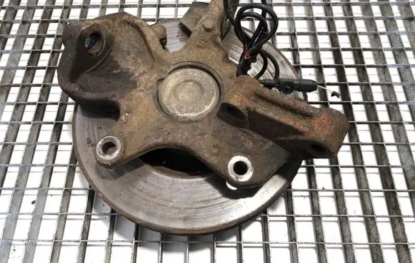 Front wheel hub spindle knuckle