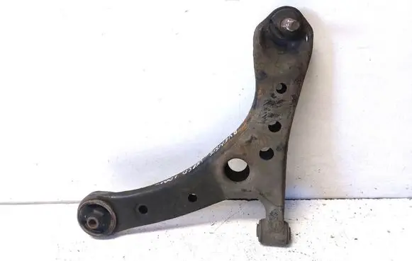 Toyota Avensis Verso Front lower control arm/wishbone 