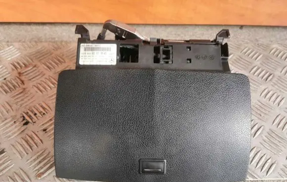 Mercedes-Benz C W204 Screen/display/small screen A2048204697