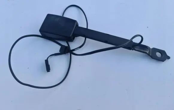 Volkswagen Tiguan Seat belt trim 