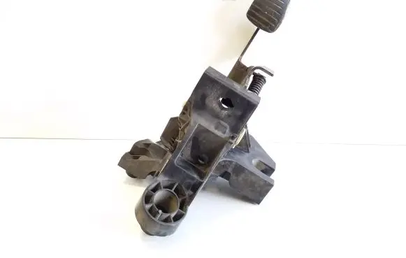 Renault Trafic III (X82) Clutch pedal 465038677R 93868409