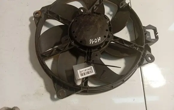 Renault Fluence Radiator cooling fan shroud 