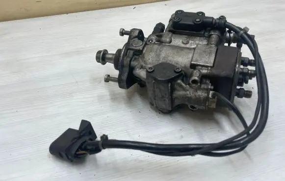 BMW 3 E36 Fuel injection high pressure pump 0460494995 0460415986