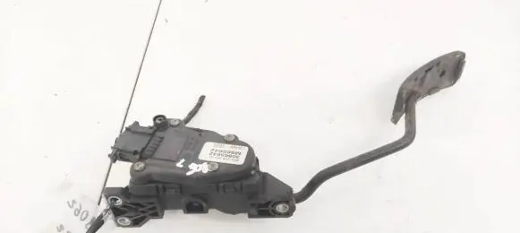 Mitsubishi Carisma Accelerator throttle pedal M865642 30865642
