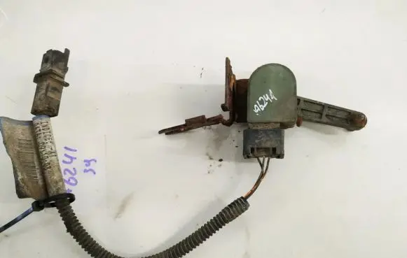 Chrysler Voyager Front height sensor lever 8200103519