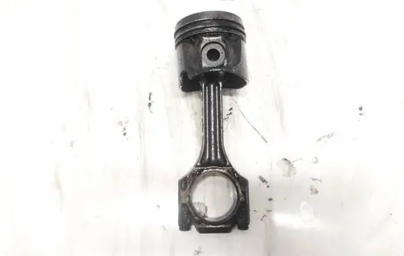 Volkswagen Caddy Piston with connecting rod
