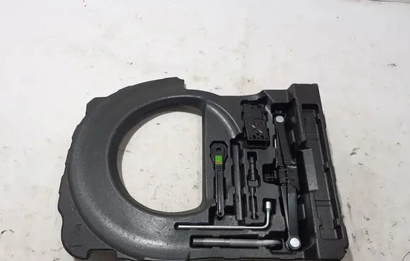 Mercedes-Benz GLE W167 Spare wheel section trim A1678990100