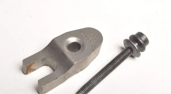 Volvo S90, V90 Fuel Injector clamp holder 