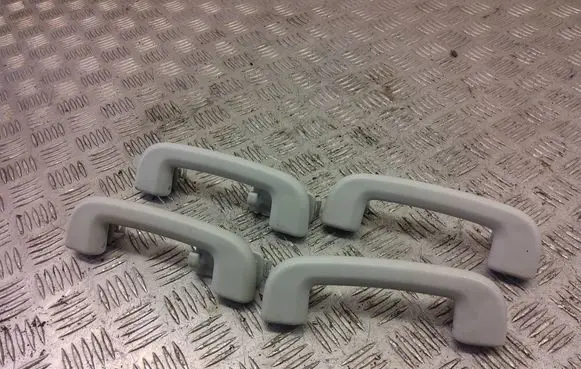Land Rover Discovery 5 A set of handles for the ceiling 