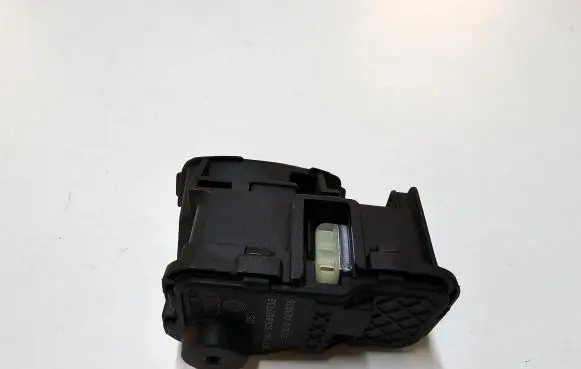 Volkswagen Jetta VI Fuel tank cap lock 5C6810773B