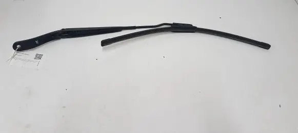 Citroen DS3 Windshield/front glass wiper blade 9683828280